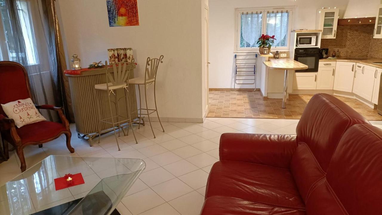 Vakantiehuis Location Rez De Maison Dans Quartier Saint-Raphaël